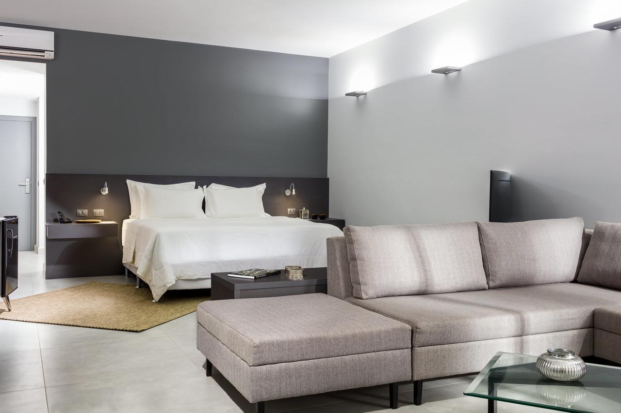 Quarto Superior com Piscina Privativa e Banheira de Hidromassagem com Vista do Mar (1º Andar)
