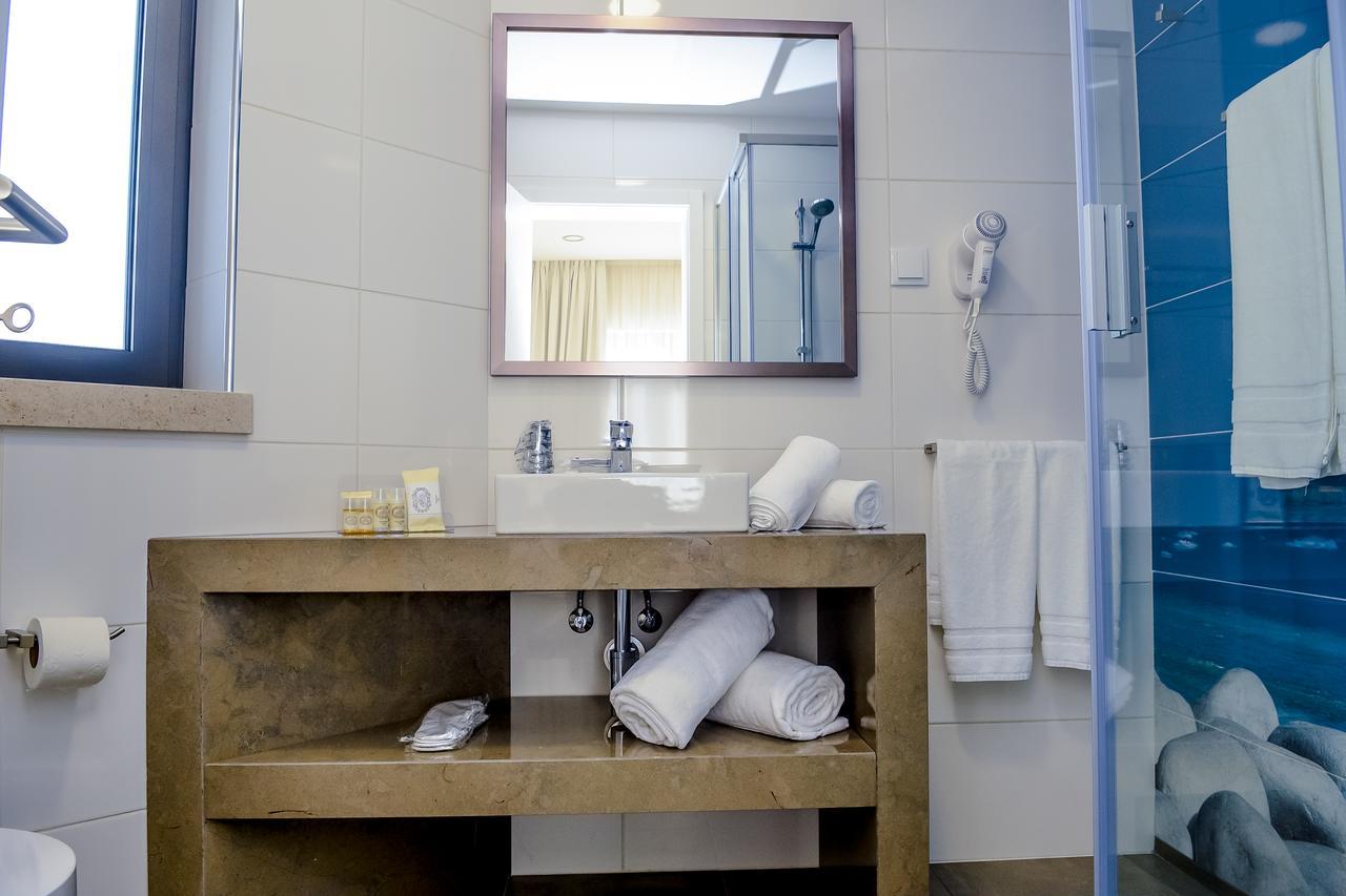 Quarto Duplo ou Twin Grande com Varanda e Vista Piscina