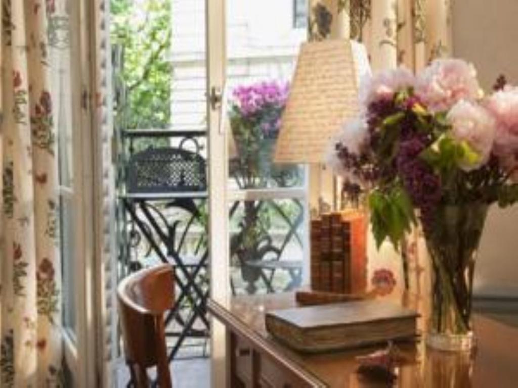 Quarto Elegance com Cama de Casal ou 2 de Solteiro