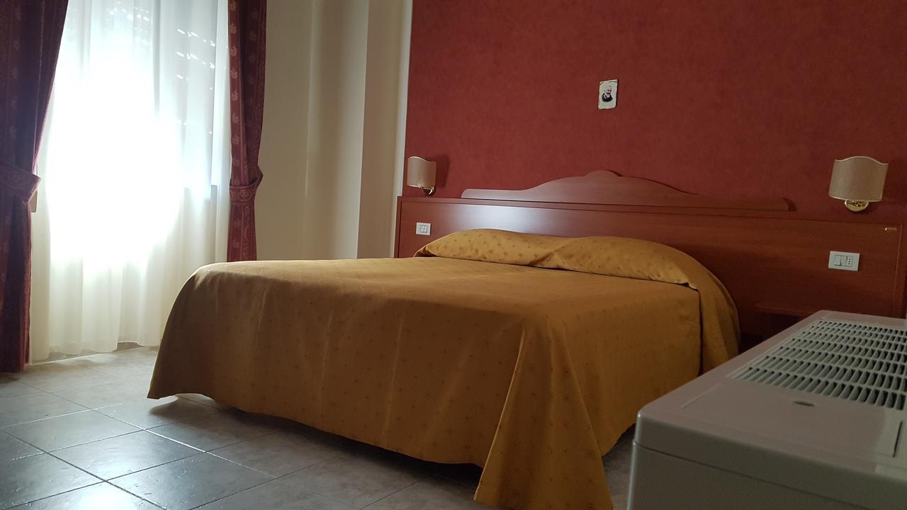 Camera Matrimoniale/Doppia con Letti Singoli con Bagno