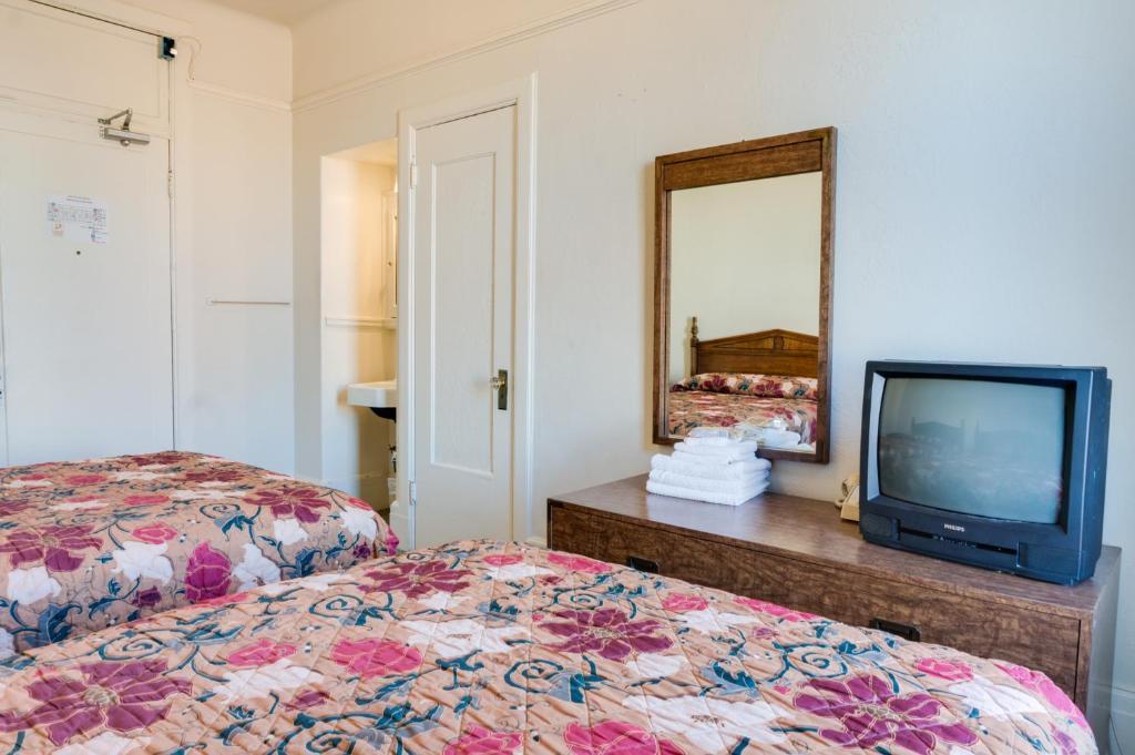 Zweibettzimmer mit eigenem Bad