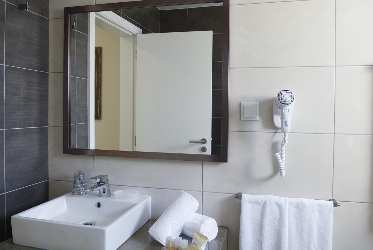 Large Double or Twin Room with Balcony and Pool View,604907277:JPEG