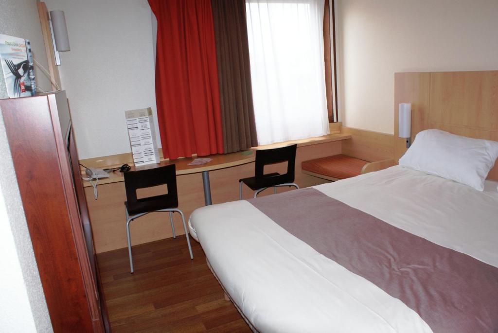 Quarto Duplo com Cama Extra