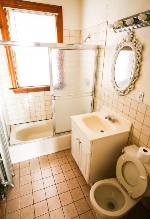 Budget Single Room with Shared Bathroom
