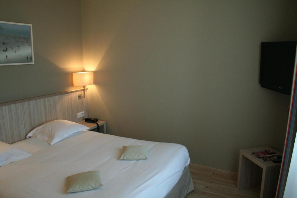 Double or Twin Room - Courtyard,63036982:JPEG