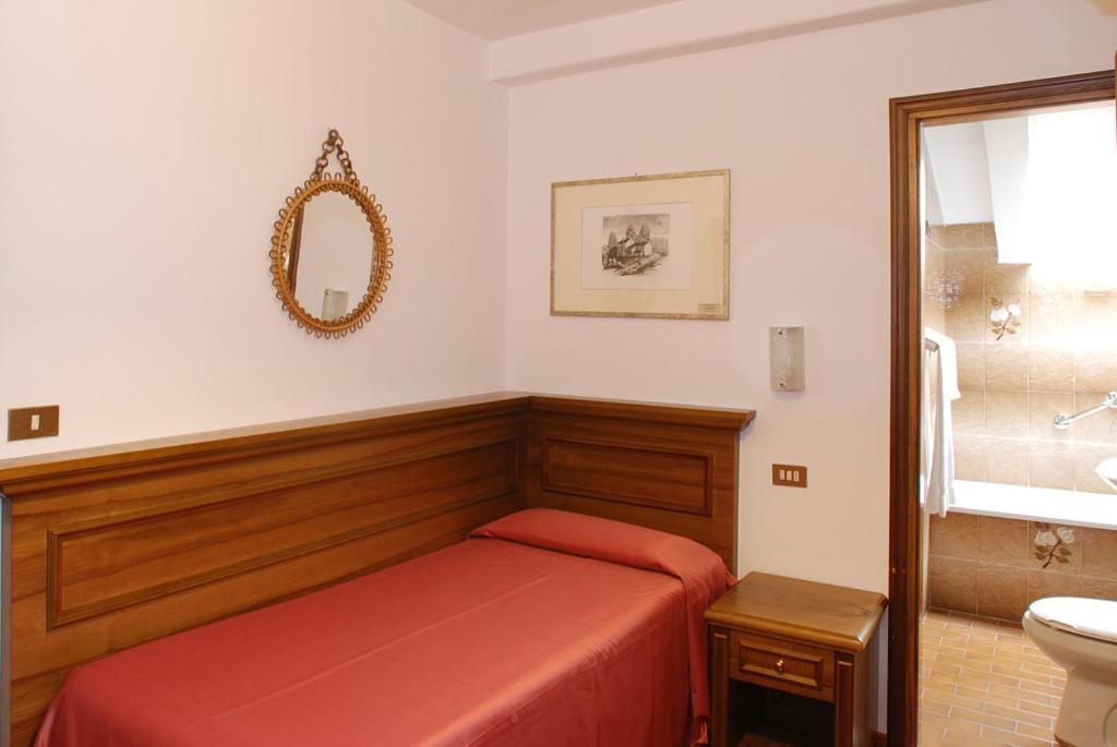 Single Room,63068938:JPEG