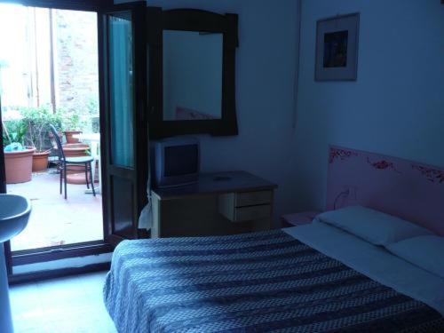 Quarto Duplo com Casa de Banho Partilhada - Anexo