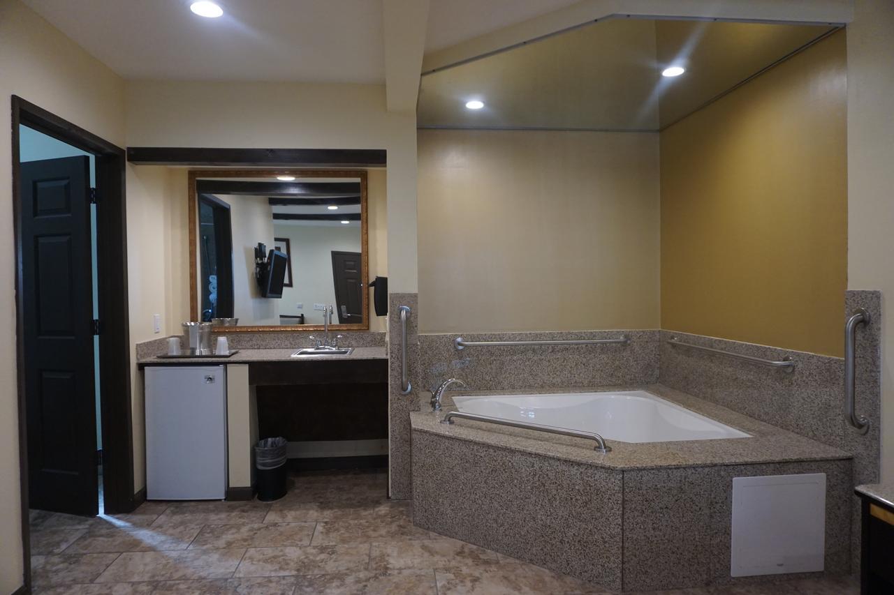 King Room with Spa Bath
