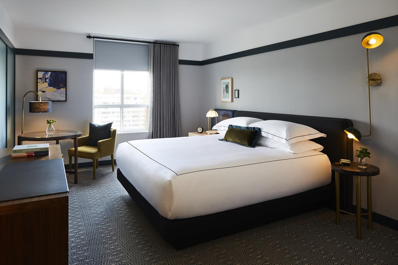 Chambre Lit King-Size avec Douche Accessible en Fauteuil Roulant - Non-Fumeurs