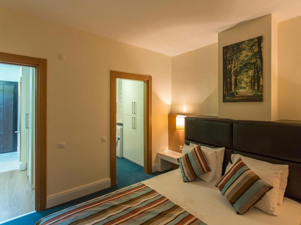 Appartement met 2 Slaapkamers en Gedeeltelijk Uitzicht op Zee