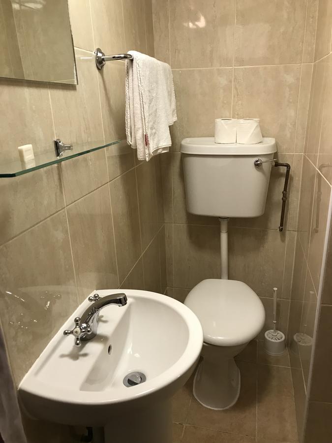 Single En Suite Basement Room Only