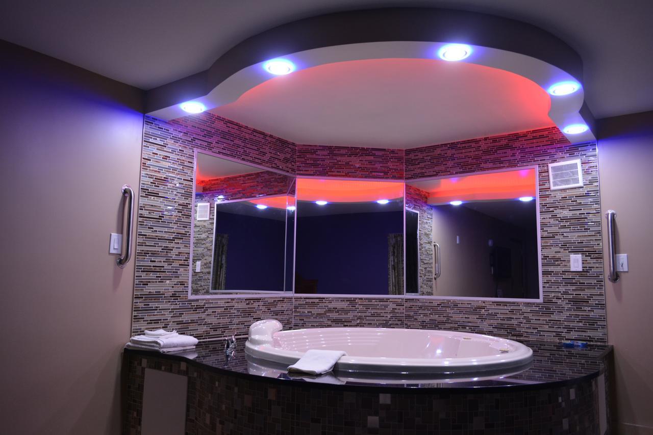 King Room with Jacuzzi - Smoking