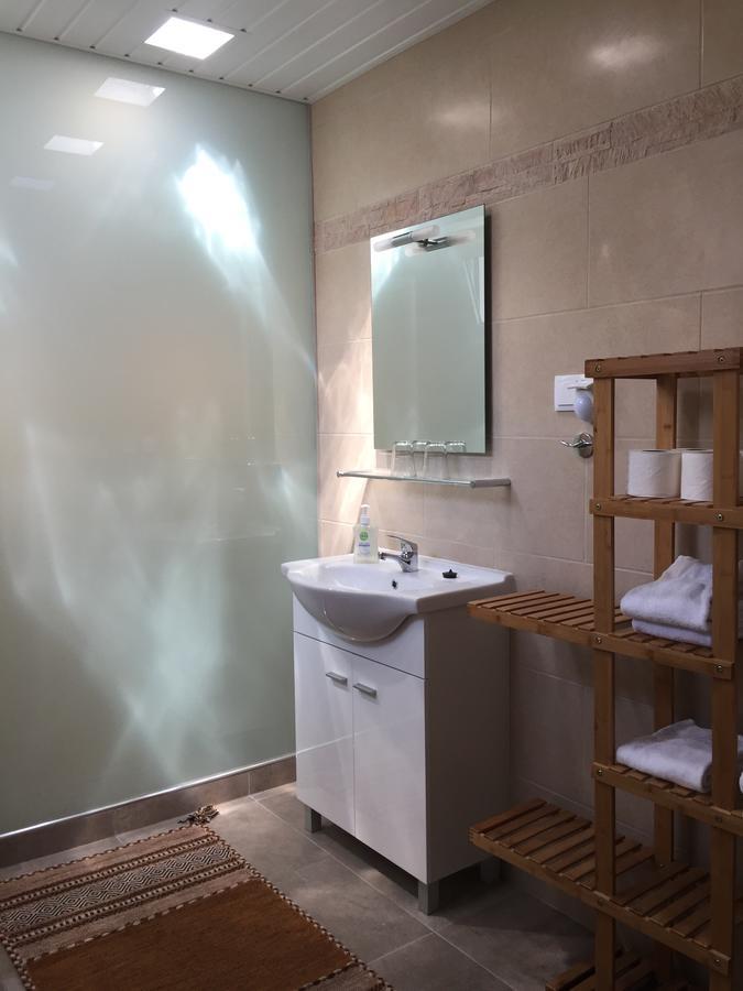 Quarto Triplo com Varanda e Vista Jardim