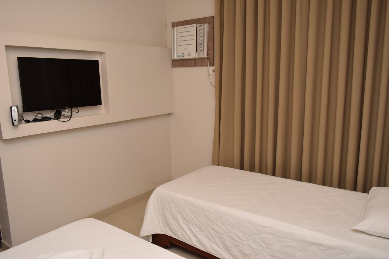 Quarto Triplo Básico com Banheiro Compartilhado