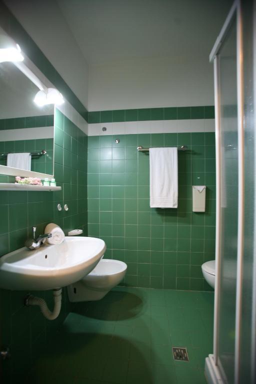 Two-Bedroom Bungalow (2 Adults + 2 Children),63562231:JPEG