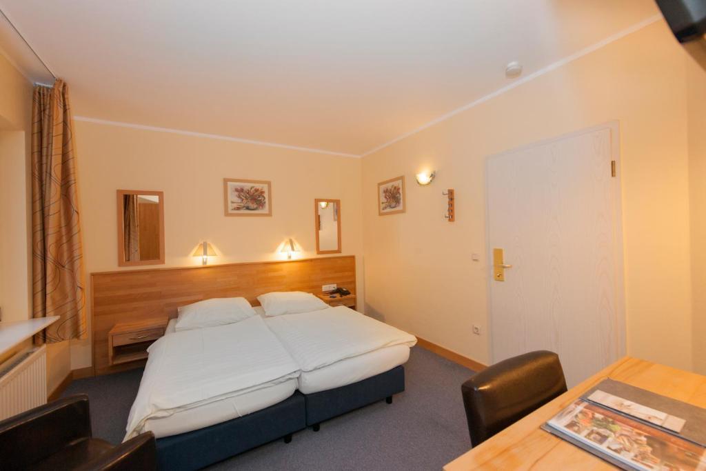 Standard Double Room,683420337:JPEG