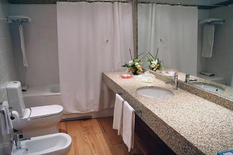 Suite Familiar (2 Adultos + 2 Crianças)