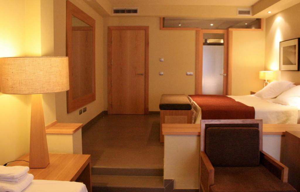 Twin Room with Side Sea View (2 Adults + 1 Child),63898675:JPEG