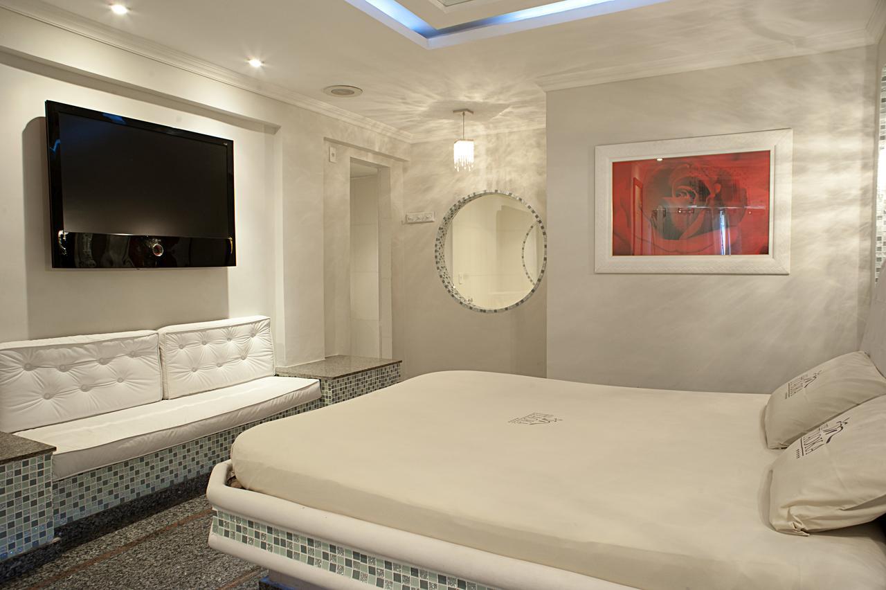 Quarto Queen com Banheira de Hidromassagem e Sauna