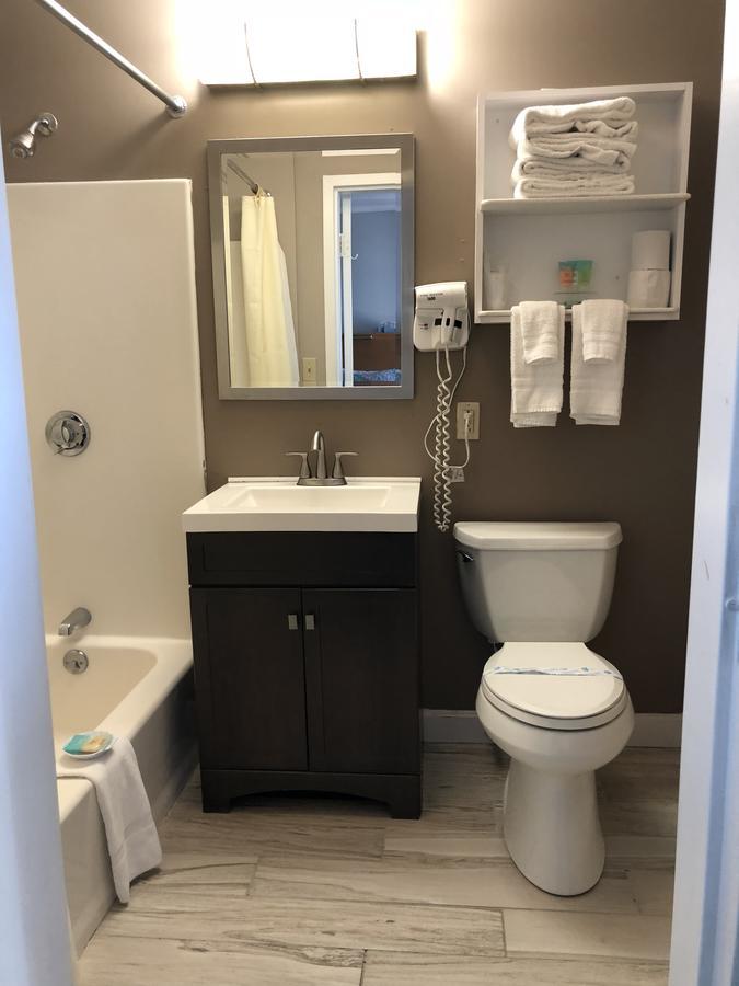 Full Ocean view 1 Queen Bed with Private Balcony