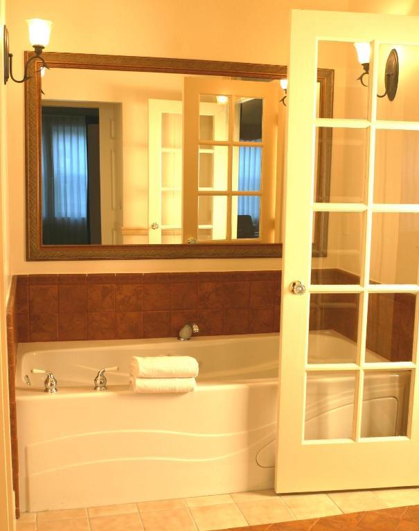 One-Bedroom King Suite