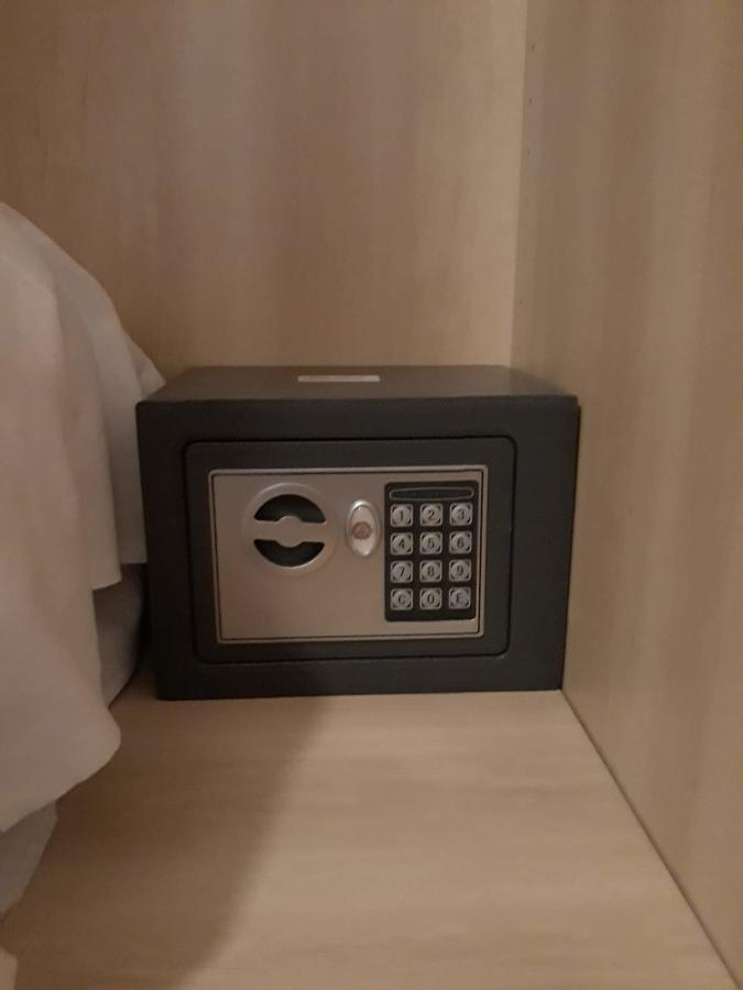 Camera Tripla Economy