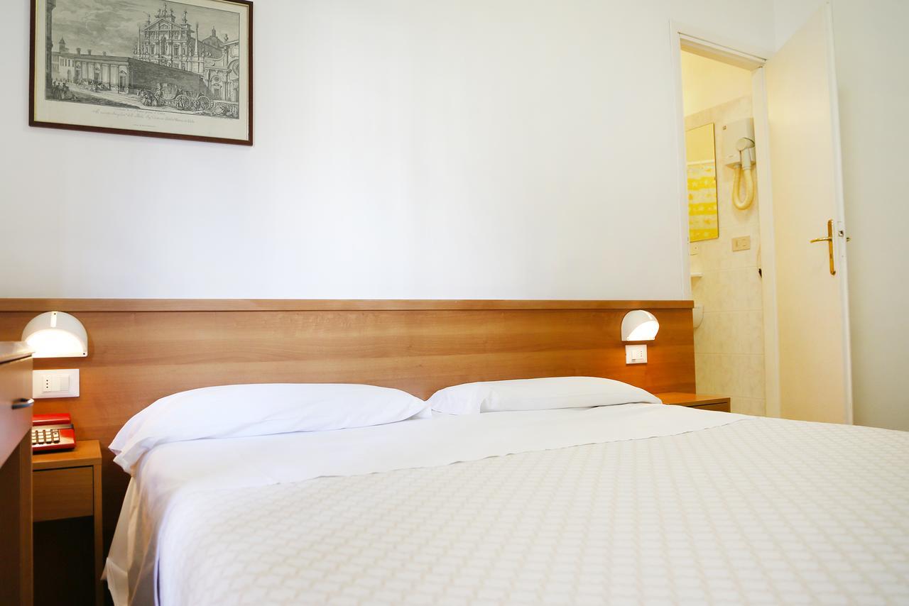 Standard Double or Twin Room,972105517:JPEG