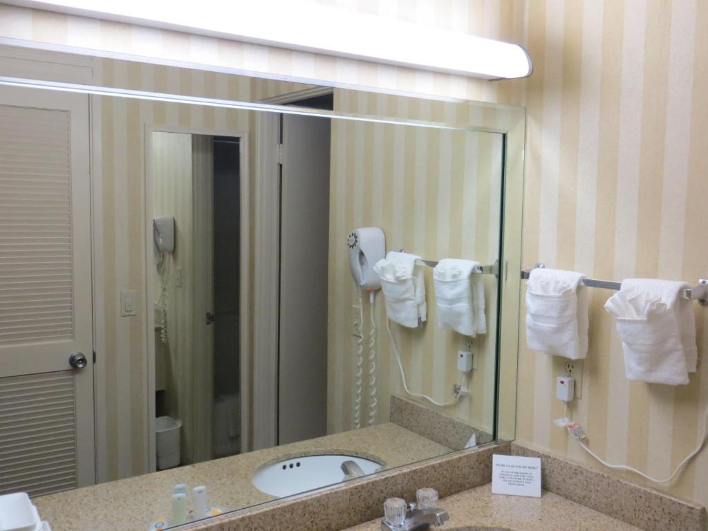 Queen Room Two Queen Beds Pet-Friendly or Non-Smoking,917341480:JPEG