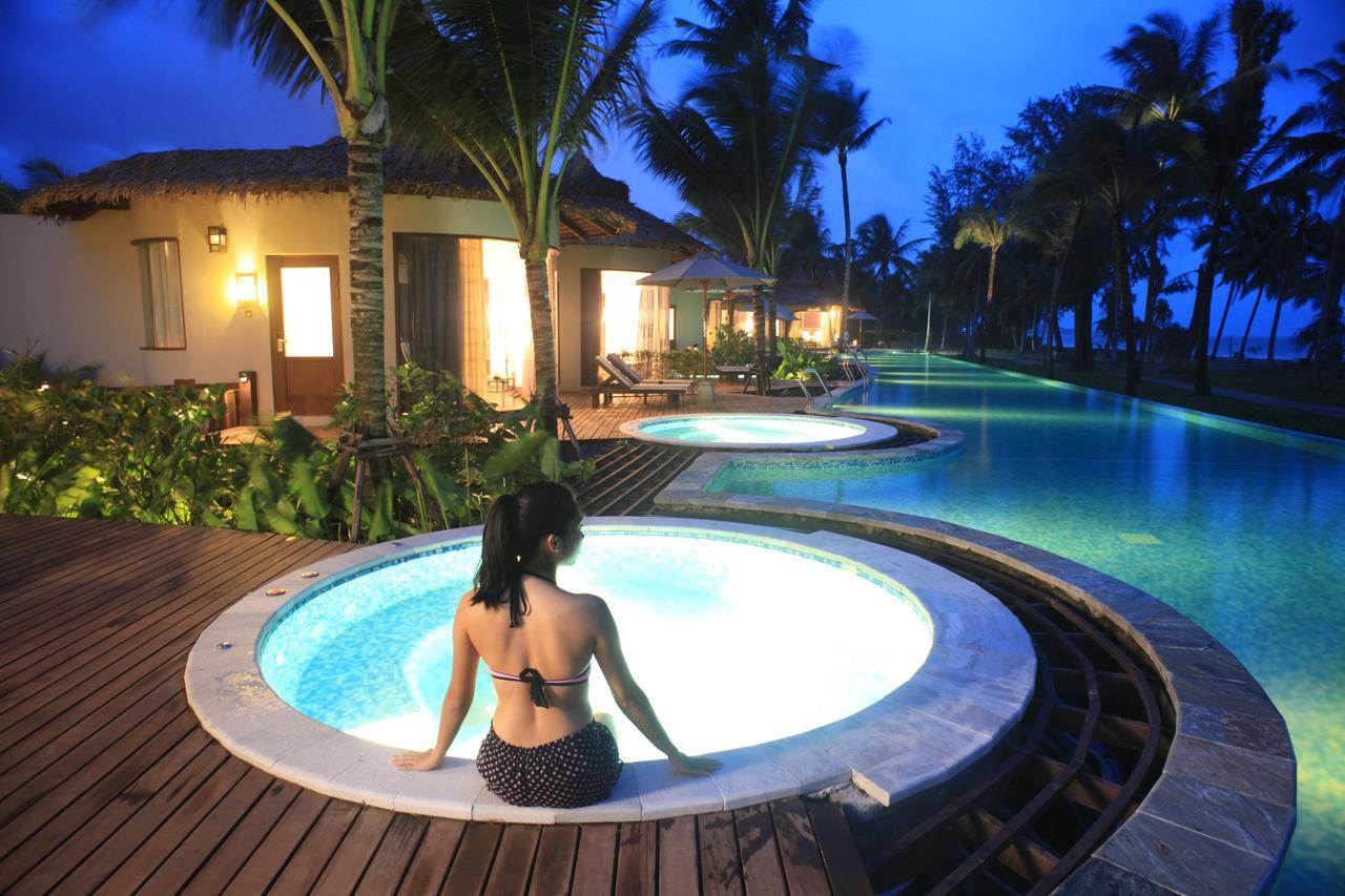 Oceanfront Jacuzzi Villa Adults Only
