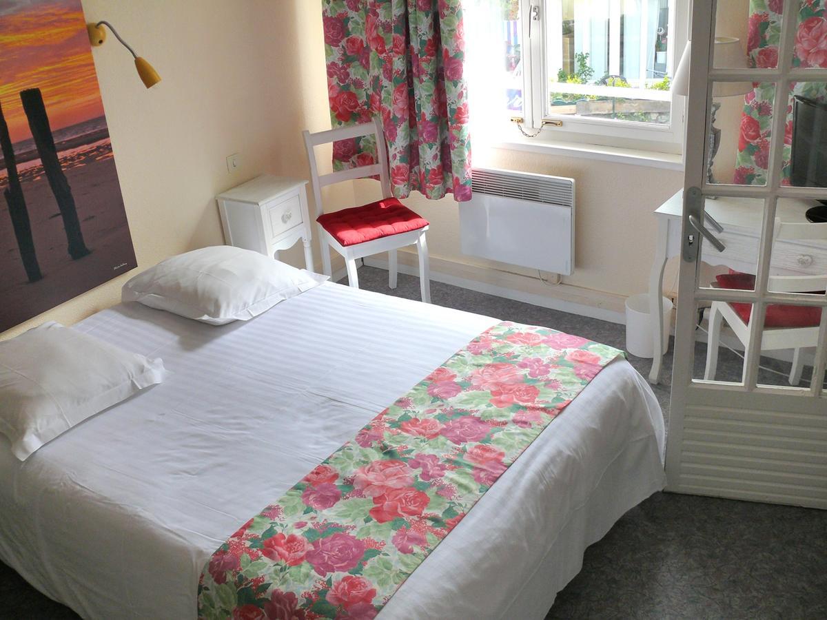 Chambre Double (2 Adultes + 1 Enfant)