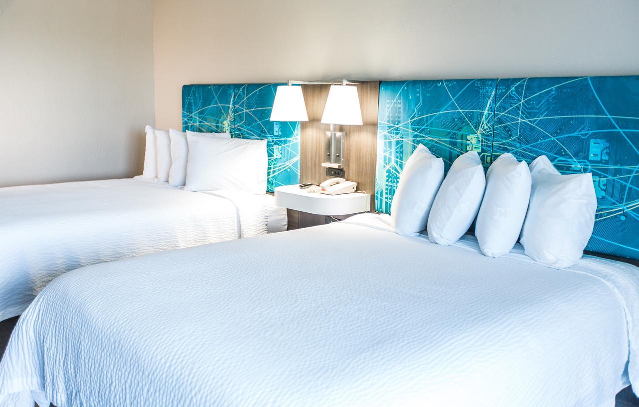 Deluxe Queen Room