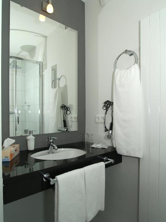 Economy Double Room,317664225:JPEG