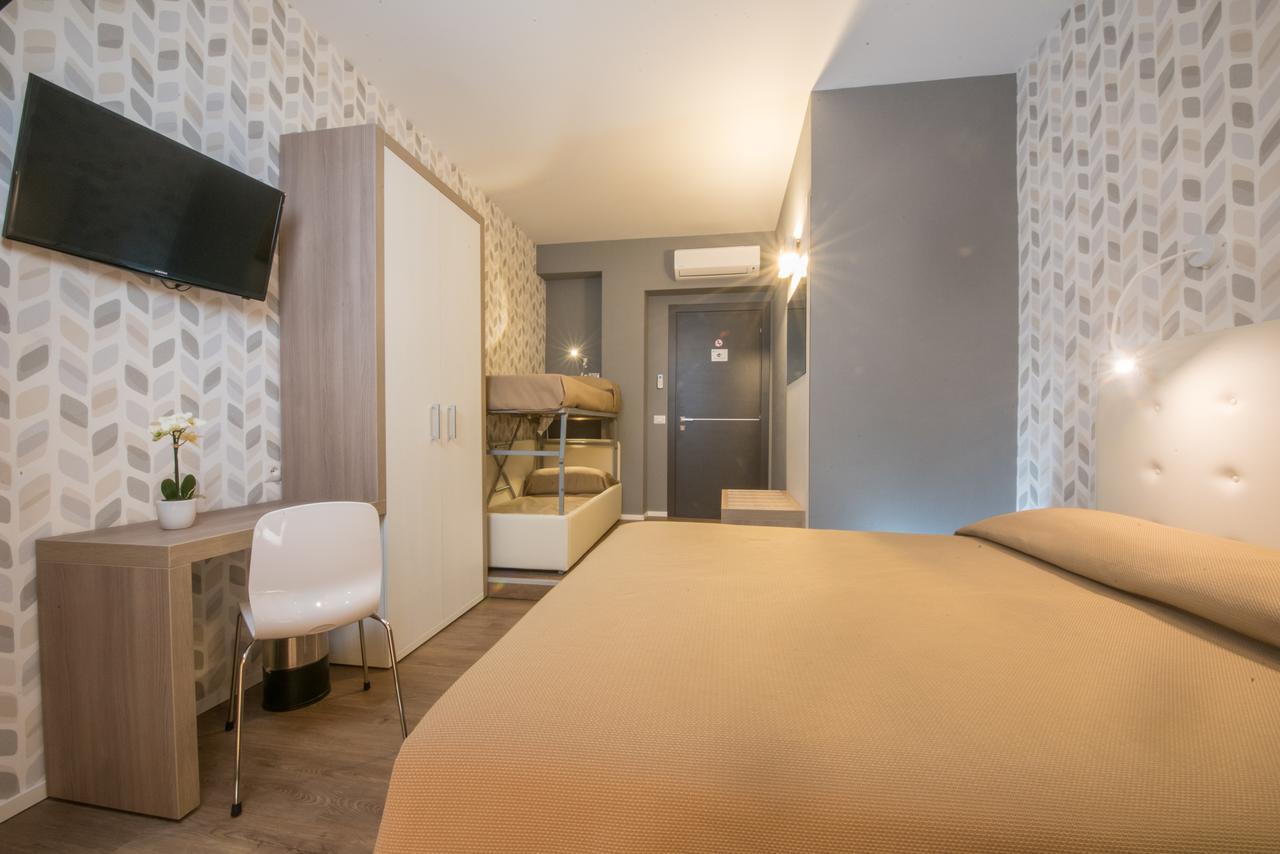 Quarto Triplo com Casa de Banho Privativa