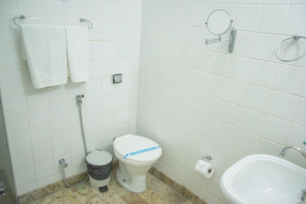 Quarto com 2 Camas de Solteiro