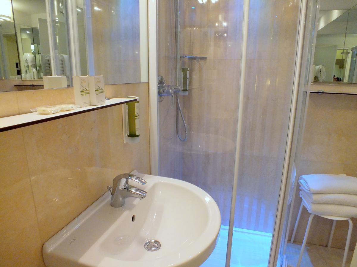 Standard Triple Room,710753704:JPEG