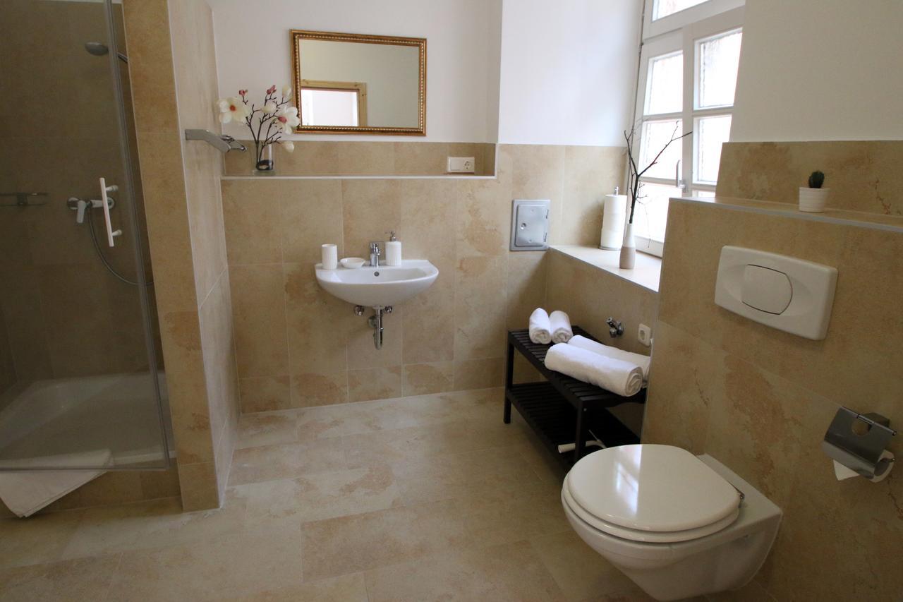 Studio-Ferienwohnung mit Kingsize-Bett – Nebengebäude, 1. OG