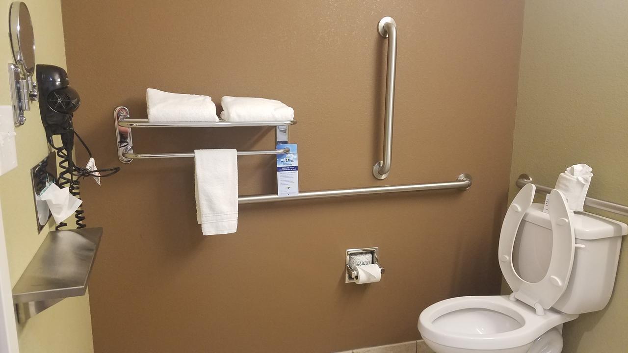 Queen Studio Suite - Hearing and Mobility Accessible/Non-Smoking