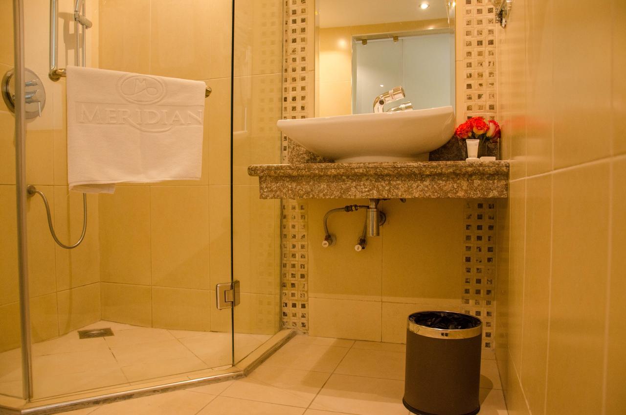Suite mit Kingsize-Bett und Küchenzeile