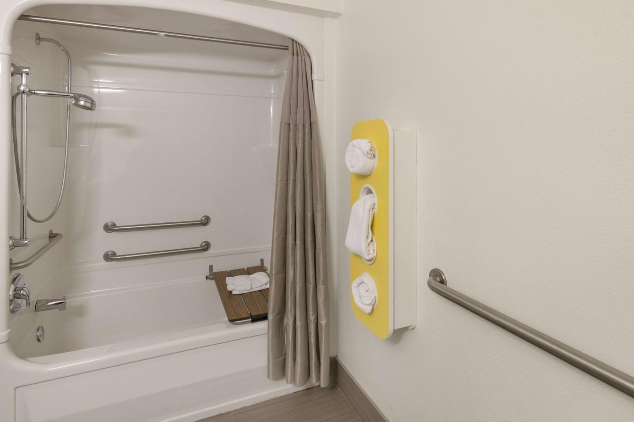 Queen Room - Disability Access - Roll in Shower