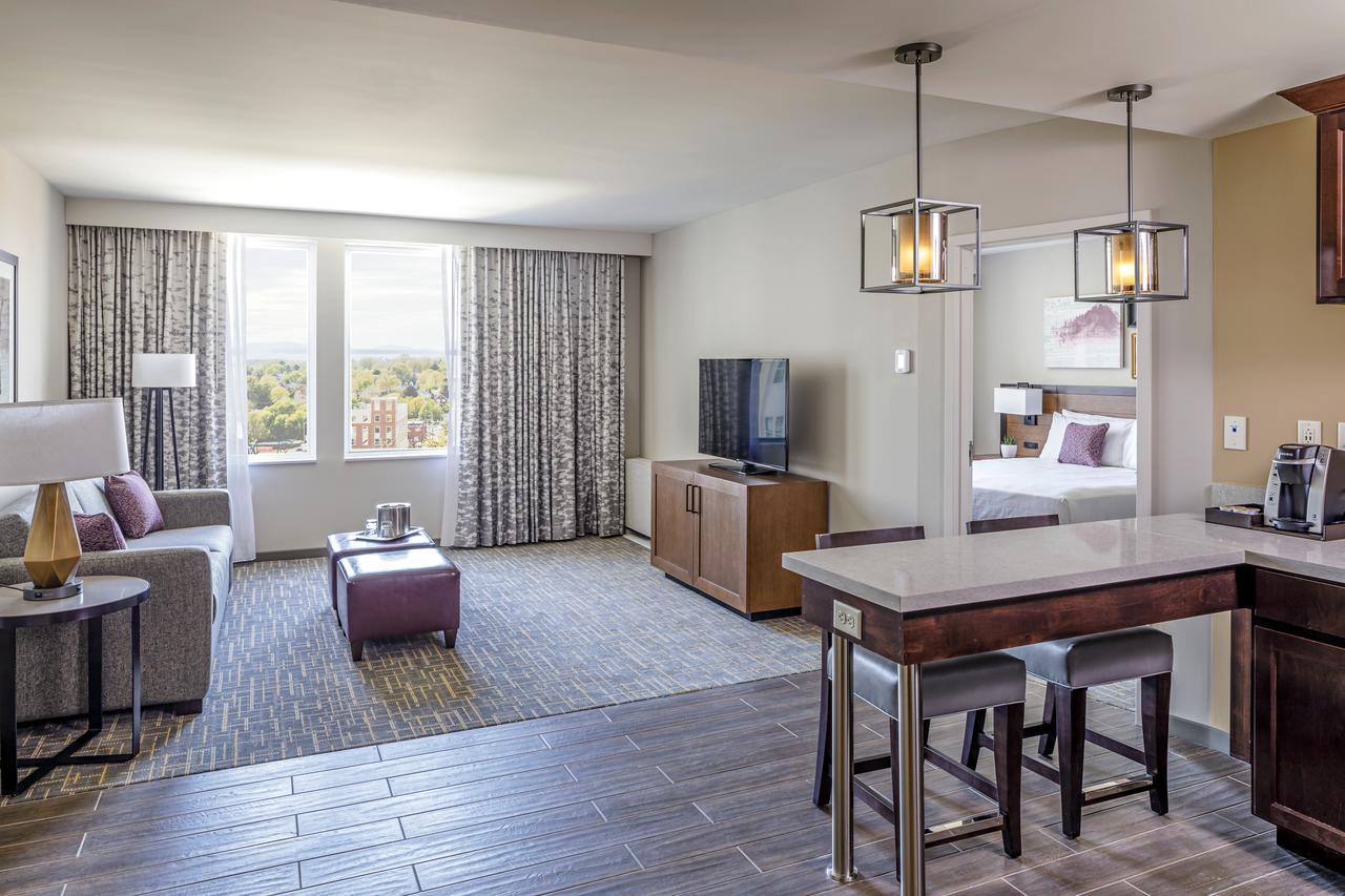 Deluxe King Suite