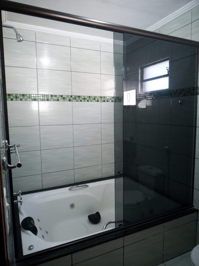 Quarto Duplo com Banheira de Hidromassagem