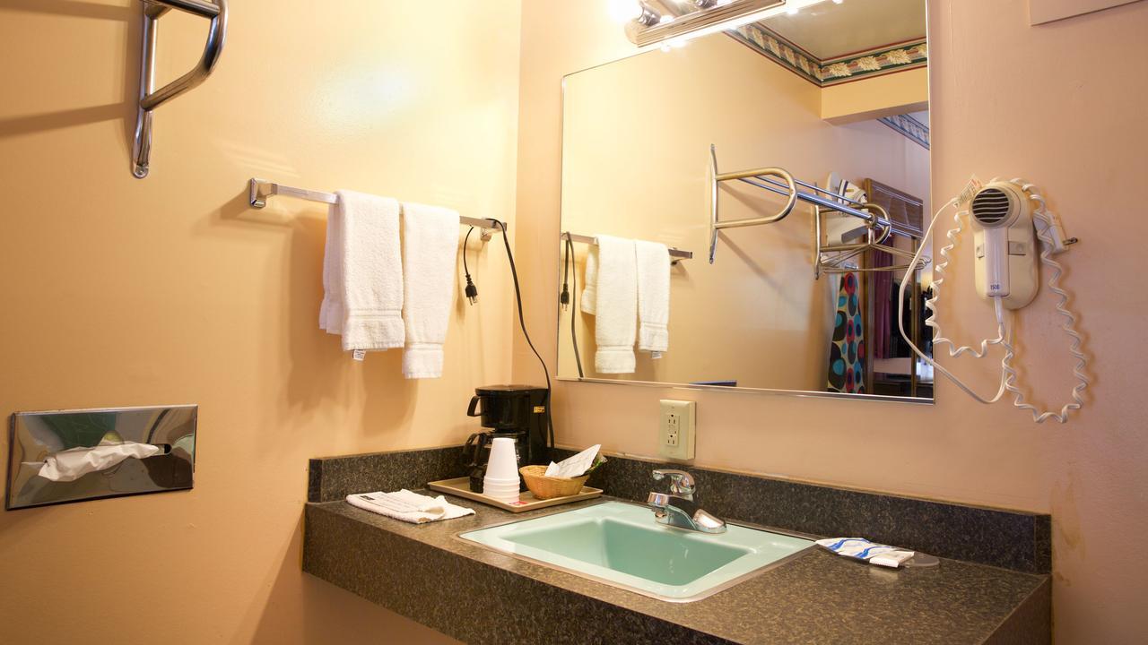 Double Room with Two Double Beds - Smoking