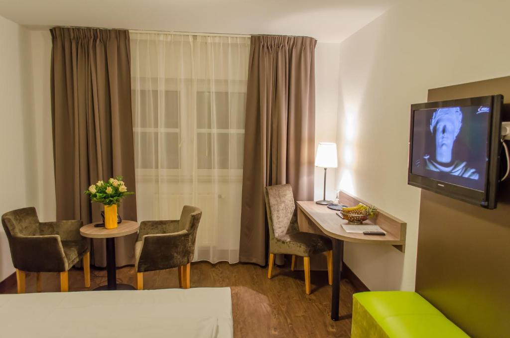Doppel- oder Zweibettzimmer