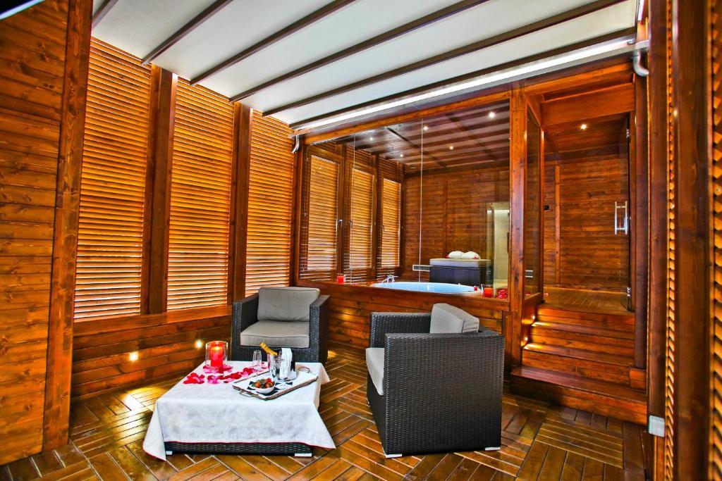 Luxe Suite