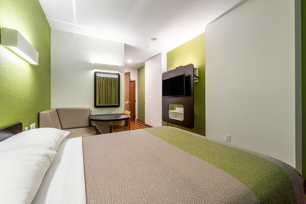 King Room with Roll-in Shower - Disability Access - Non-Smoking