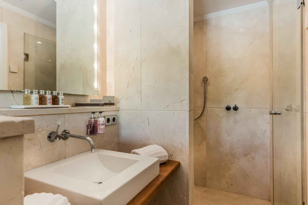 Quarto Duplo com Vista Piscina