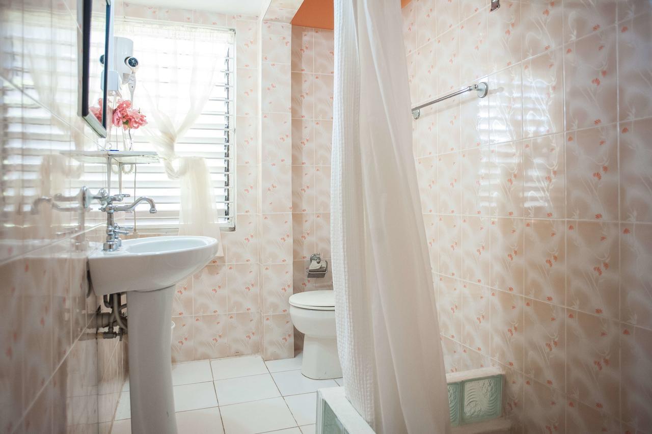 Triple Room Bathroom,663102078:JPEG