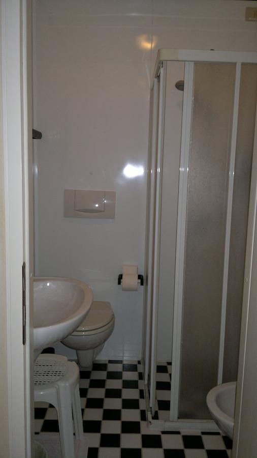 Camera Piccola Doppia con Letti Singoli