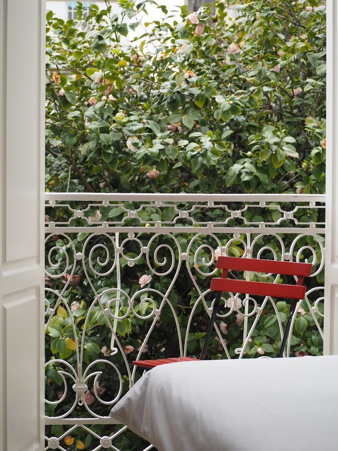 Quarto Superior com 2 Camas de Solteiro e Vista do Jardim