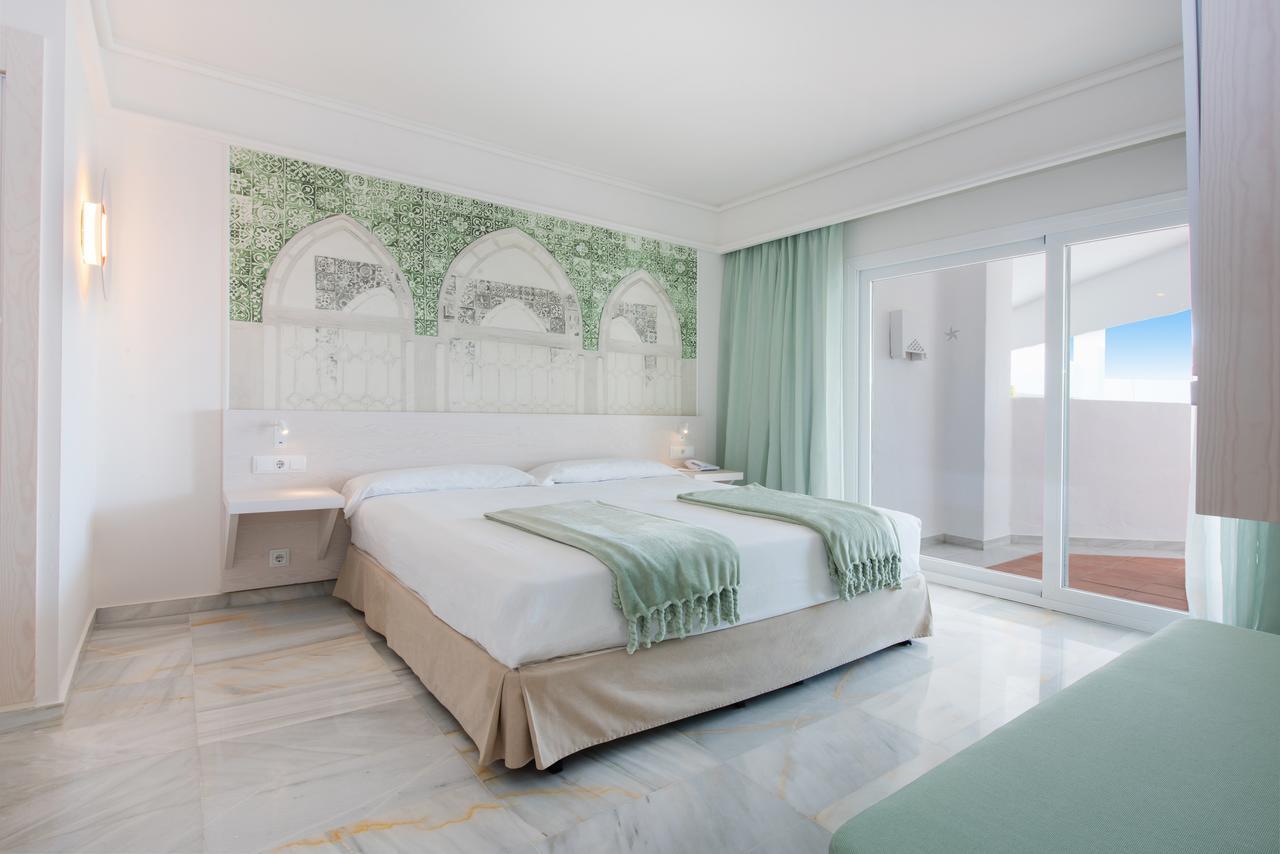 Suite Junior con vistas a la piscina